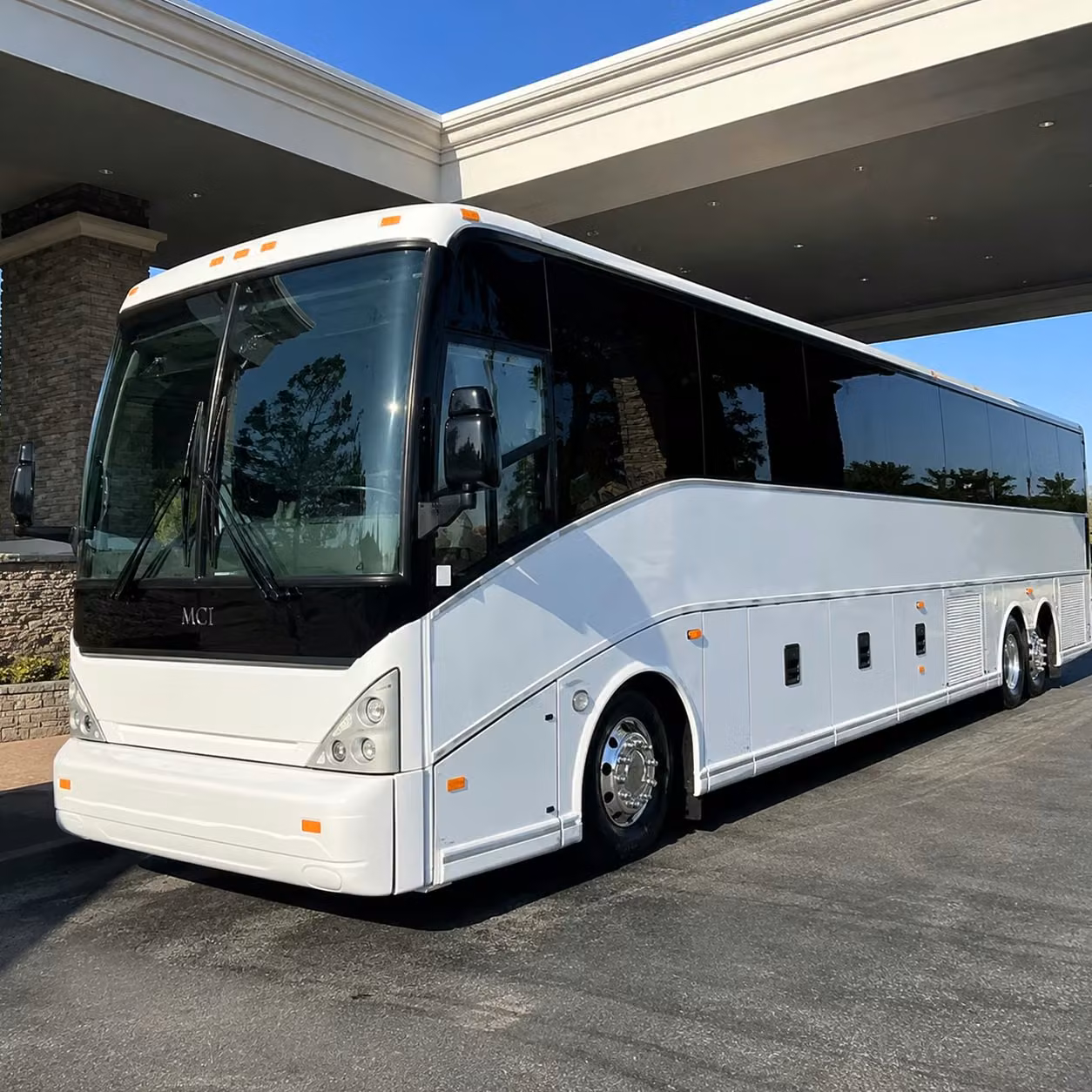 group airport pickups in riverside are simple when everyone rides together